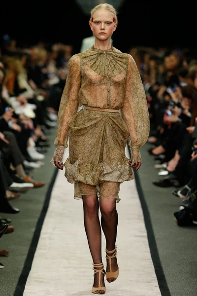 Look 3